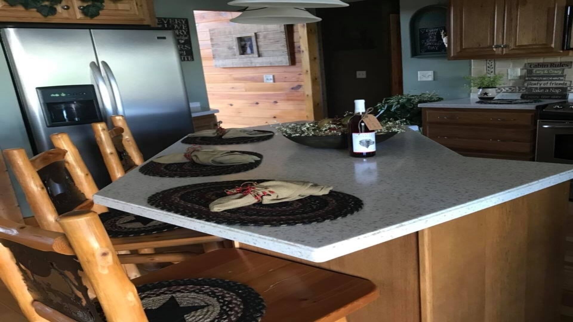 COOPER'S CABIN- A Peaceful Log Cabin With Mountain Views