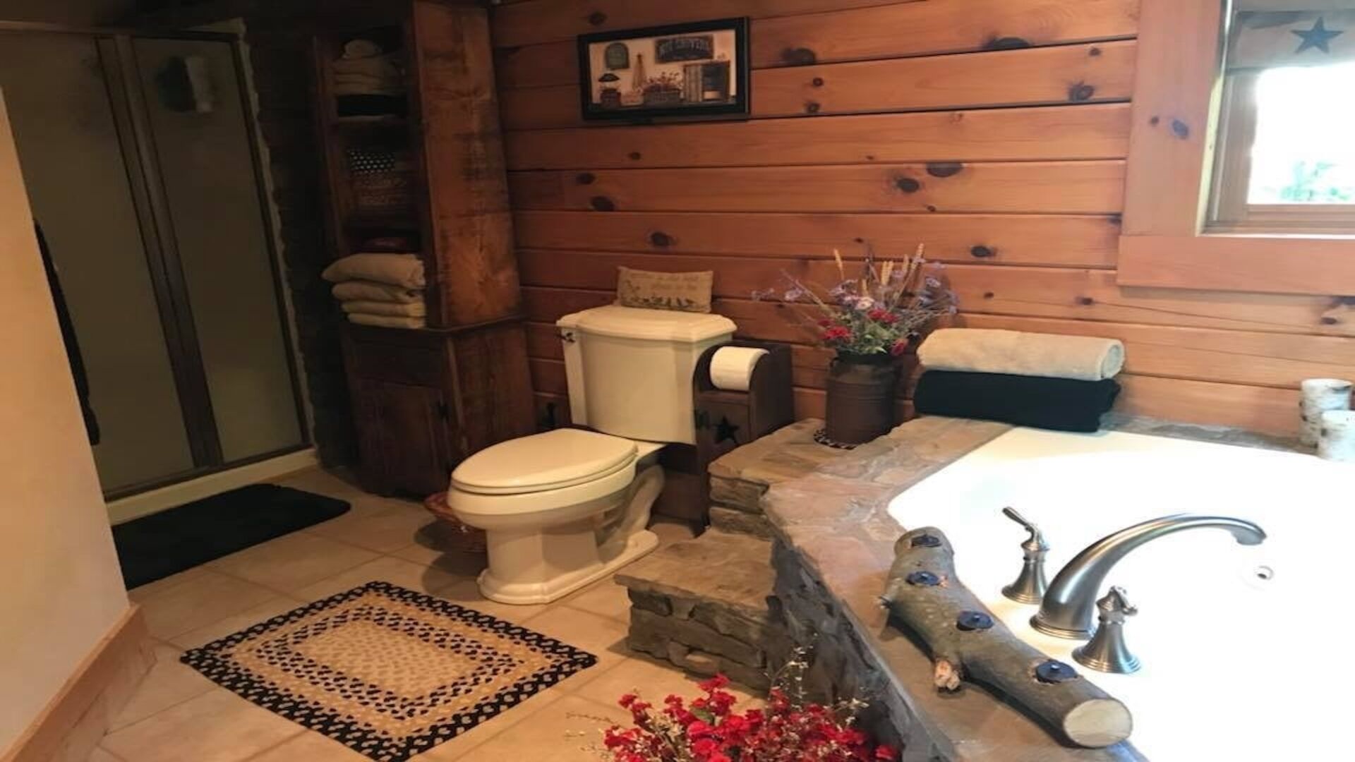 COOPER'S CABIN- A Peaceful Log Cabin With Mountain Views