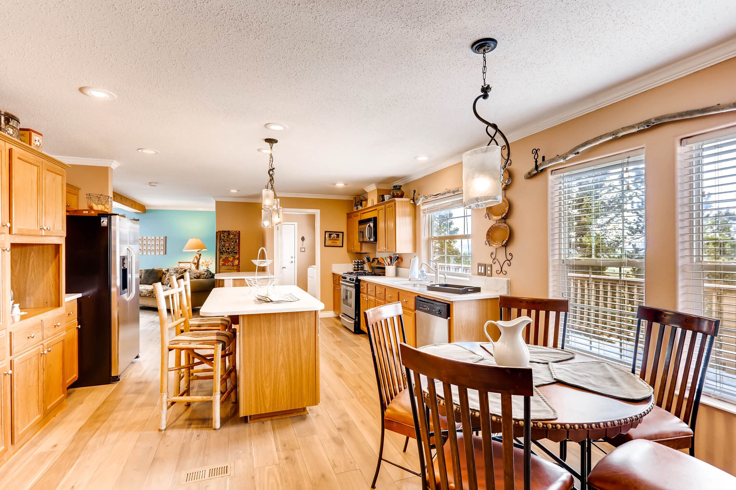 Panoramic Views w/Hot Tub, Playground, Decks, Garage & More - Red Mountain Ranch