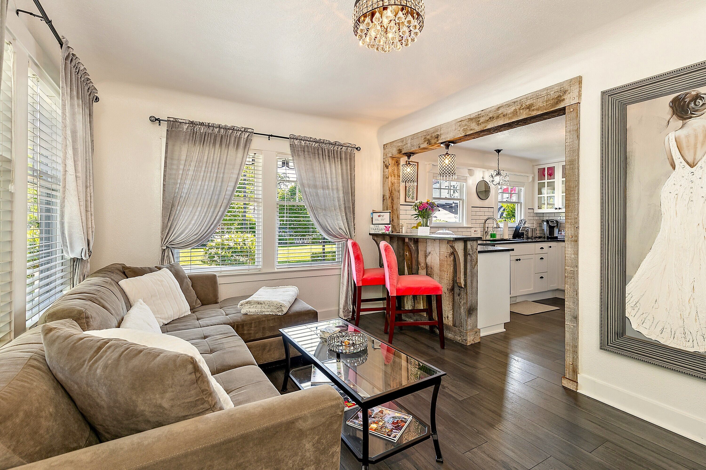 Een smart-tv en een stereo