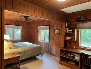 4 bedrooms, desk, iron/ironing board, free WiFi