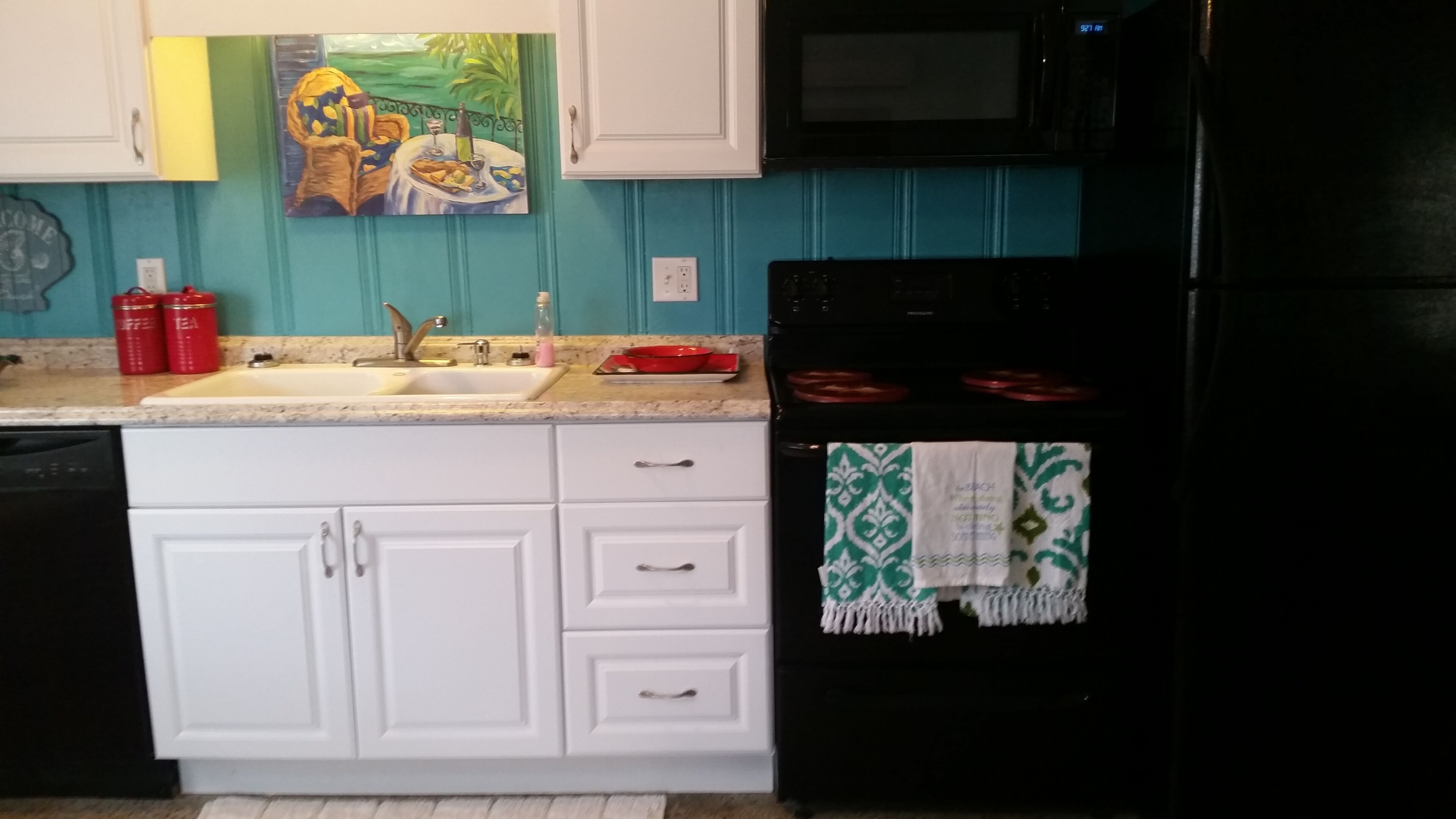 Charming 1 bedroom duplex located on the beautiful West End.