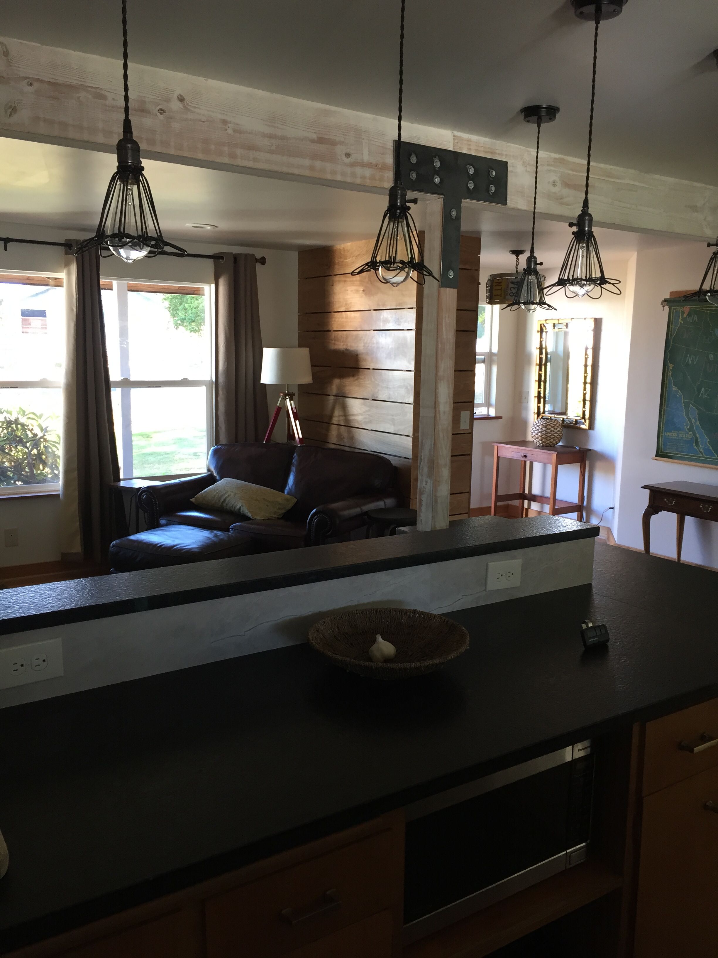 Cap Sante Modern Ranch 1/2 Block from Waterfront- Walk to Downtown- Water View