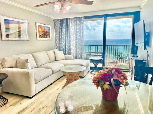 Rentouttava Beachside Retreat! Upeat näkymät ja sijainti!