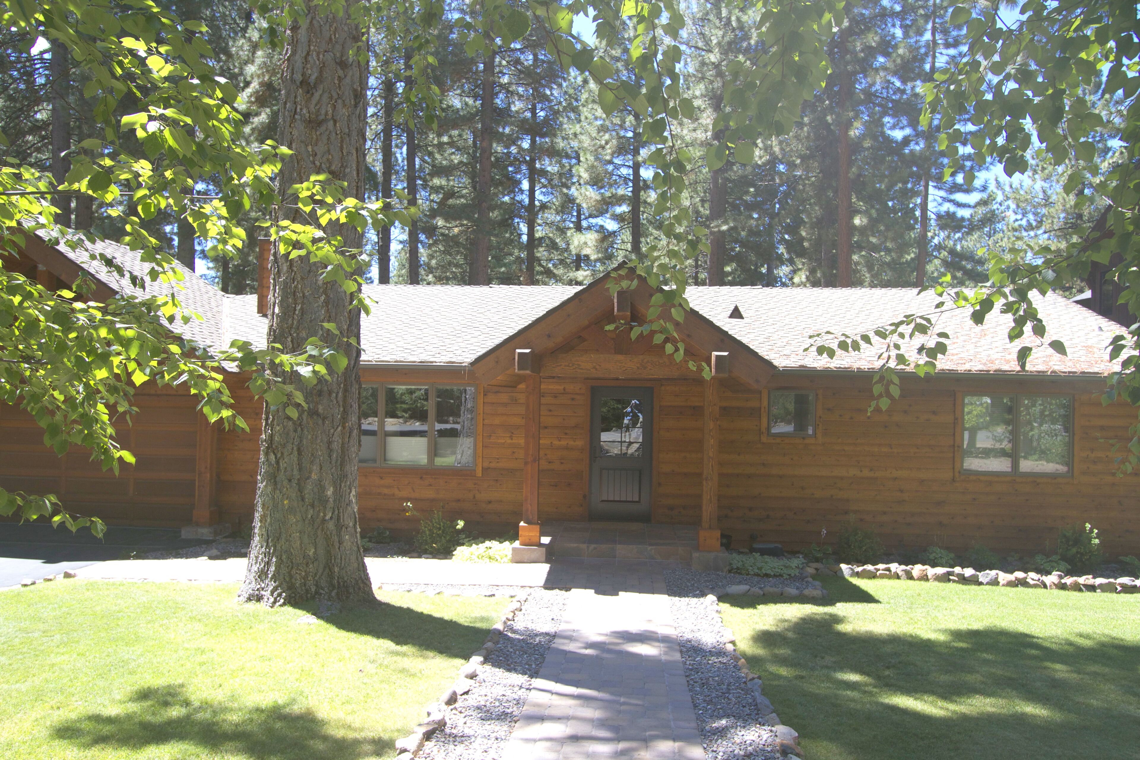 4 Br 4 Bath Single Level Home w A/C, Gorgeous Yard w Bocce Court. Location!!