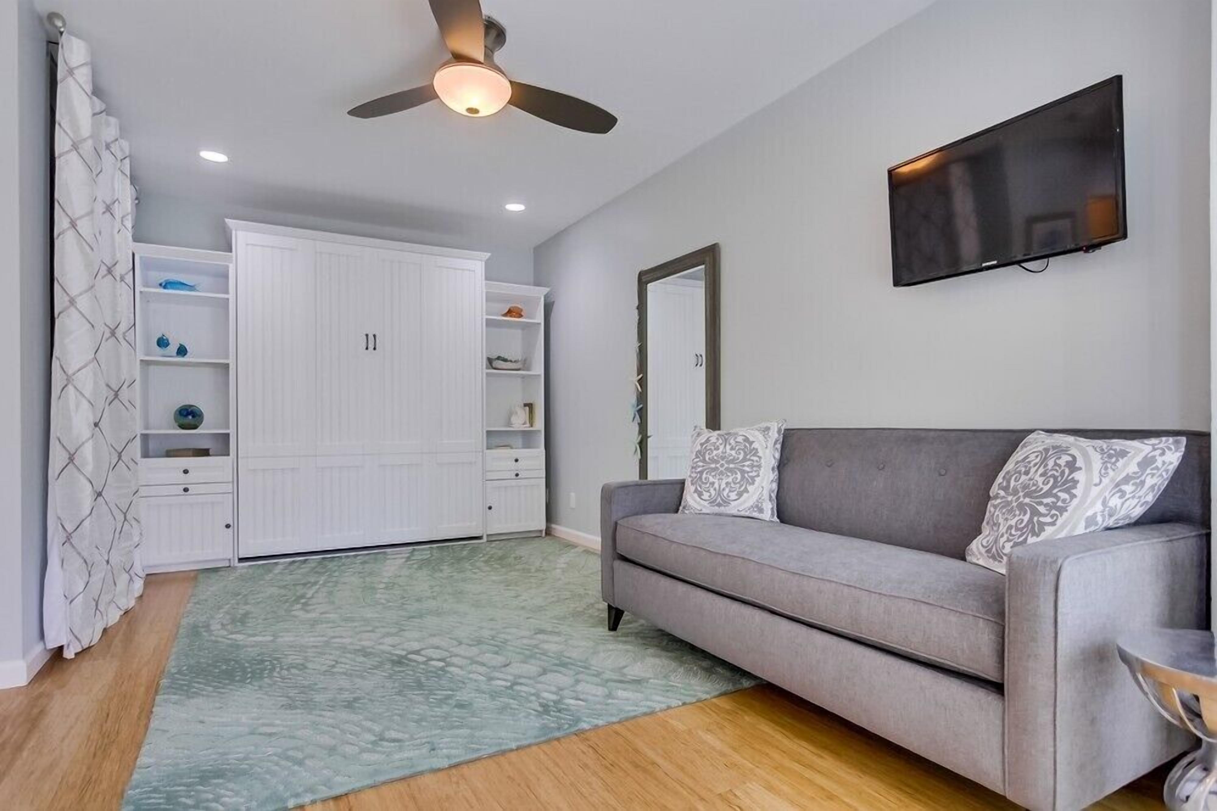 Newly Renovated Luxury Studio with Hot Tub, Steps From Ocean & Bay!