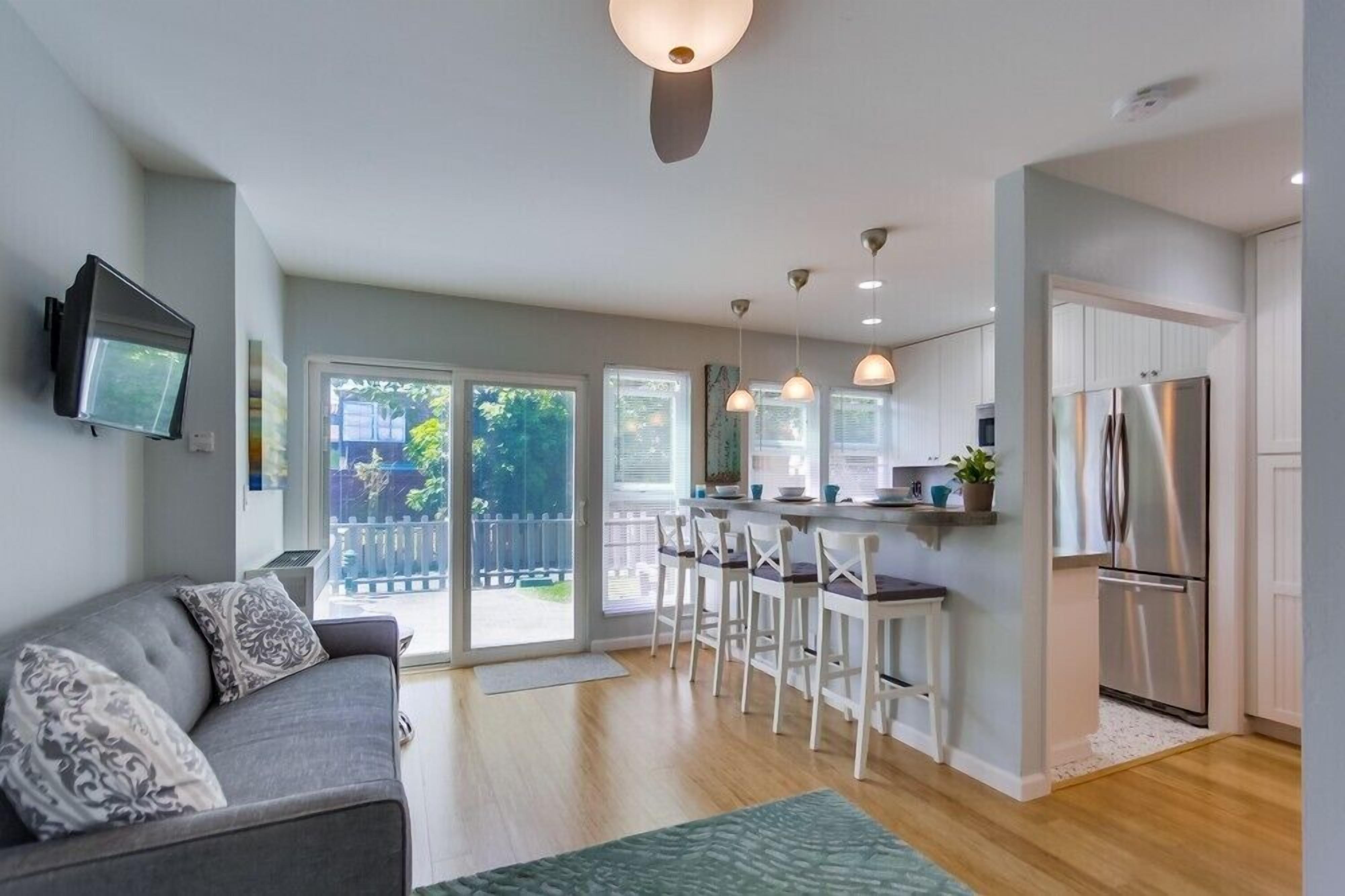 Newly Renovated Luxury Studio with Hot Tub, Steps From Ocean & Bay!