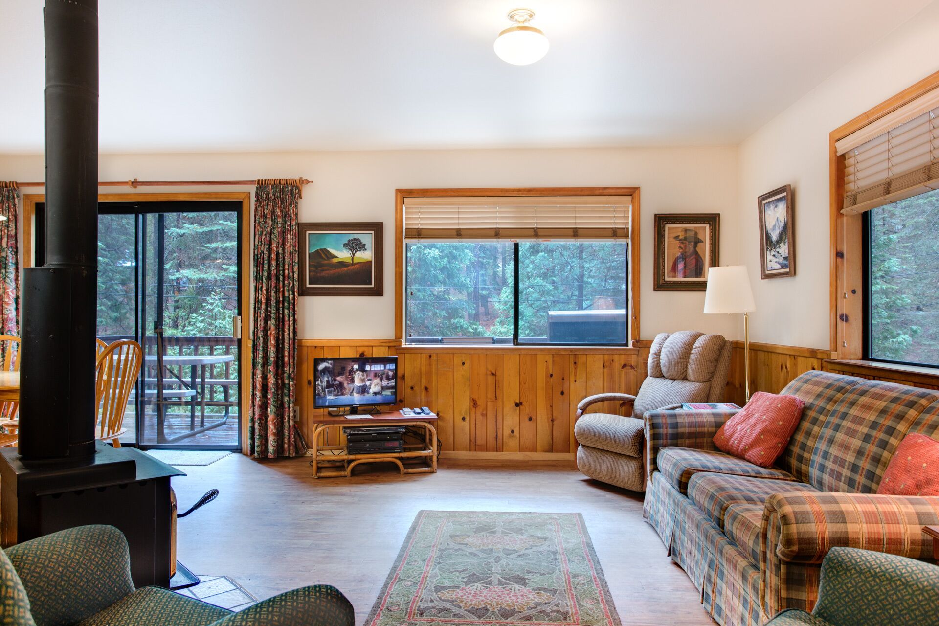 (1S) Cecil's Cabin at The Redwoods In Yosemite