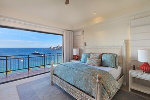 4 habitaciones, caja de seguridad en la habitación y escritorio 