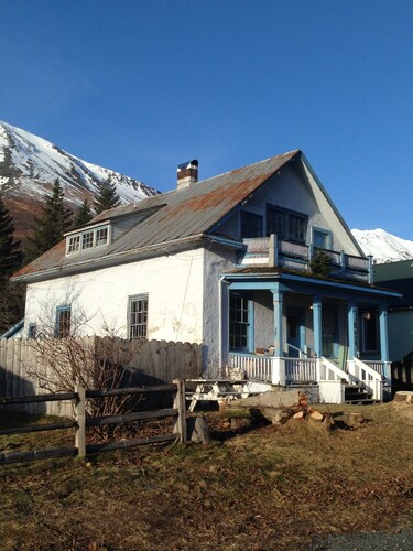 The 1905 Government. cable Office: Historic Charm, views, location Downtown
