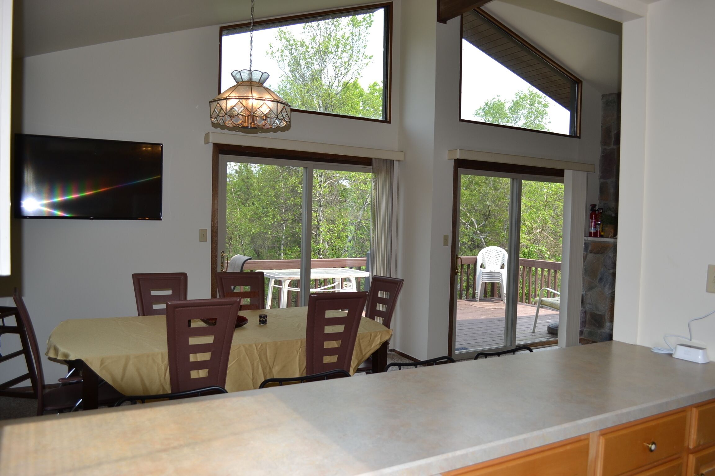 Lake Front, Fireplace, Fire Pit, Hot Tub, Pool Table, WiFi, 10 min to Ski Resort