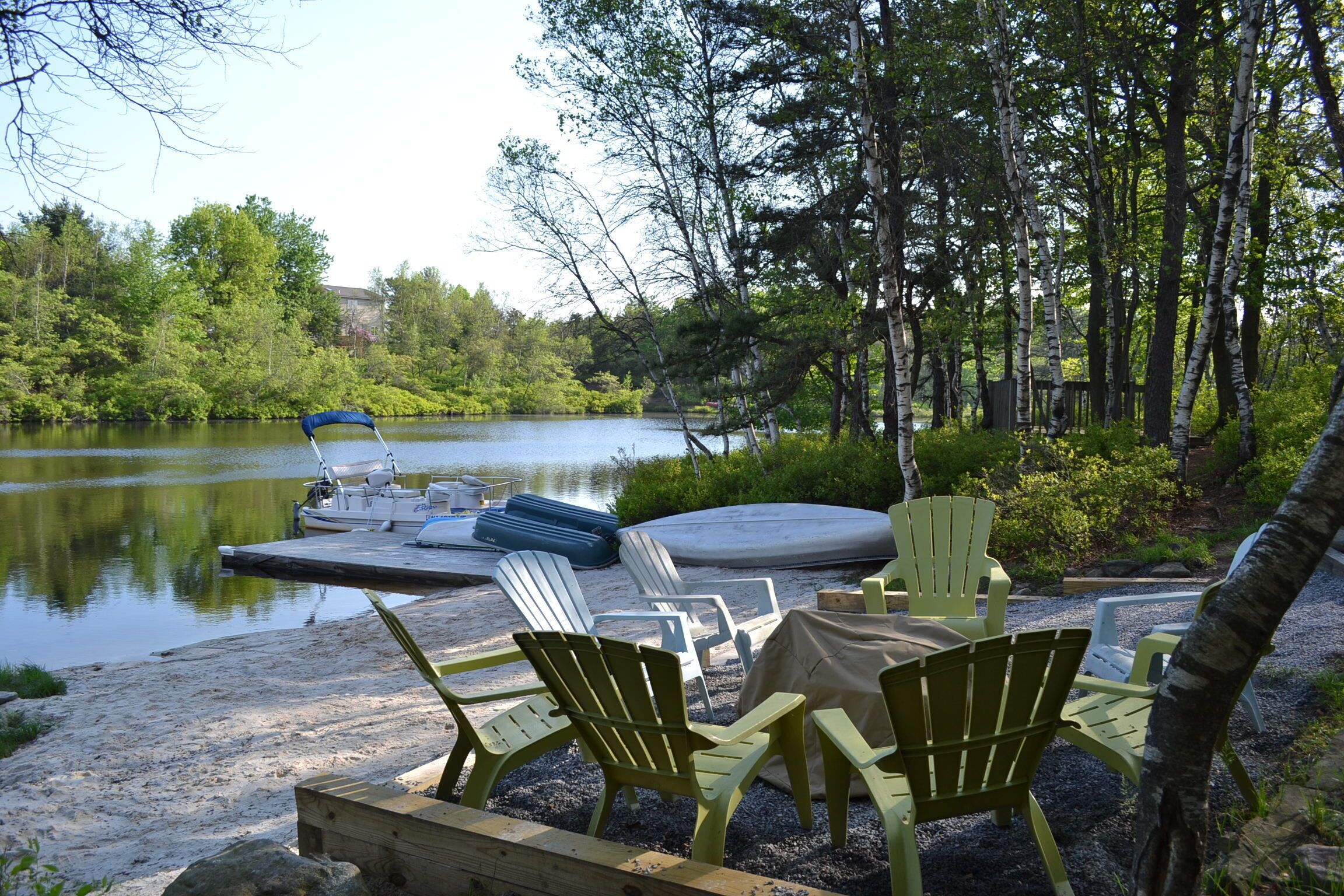 Lake Front, Fireplace, Fire Pit, Hot Tub, Pool Table, WiFi, 10 min to Ski Resort