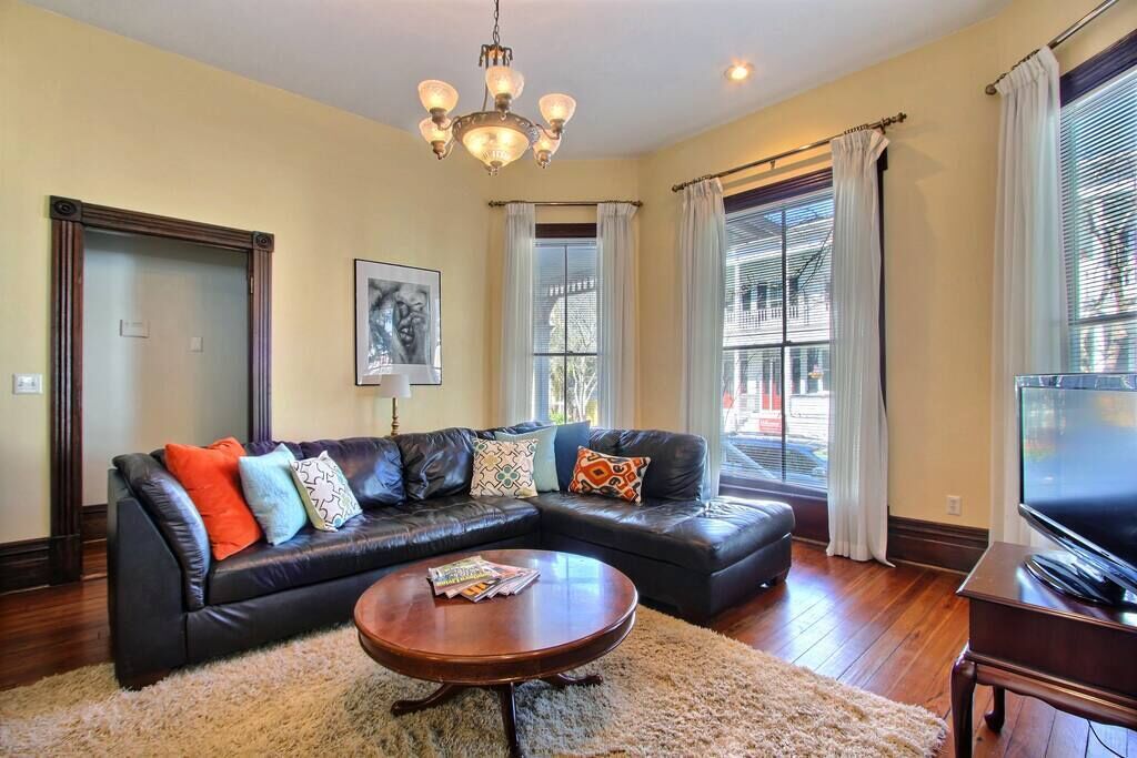 Big Blue House - Near Forsyth Park - Lower