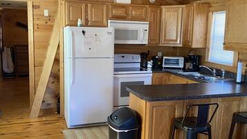 KylskÄp, mikrovÄgsugn, ugn och spishÀll