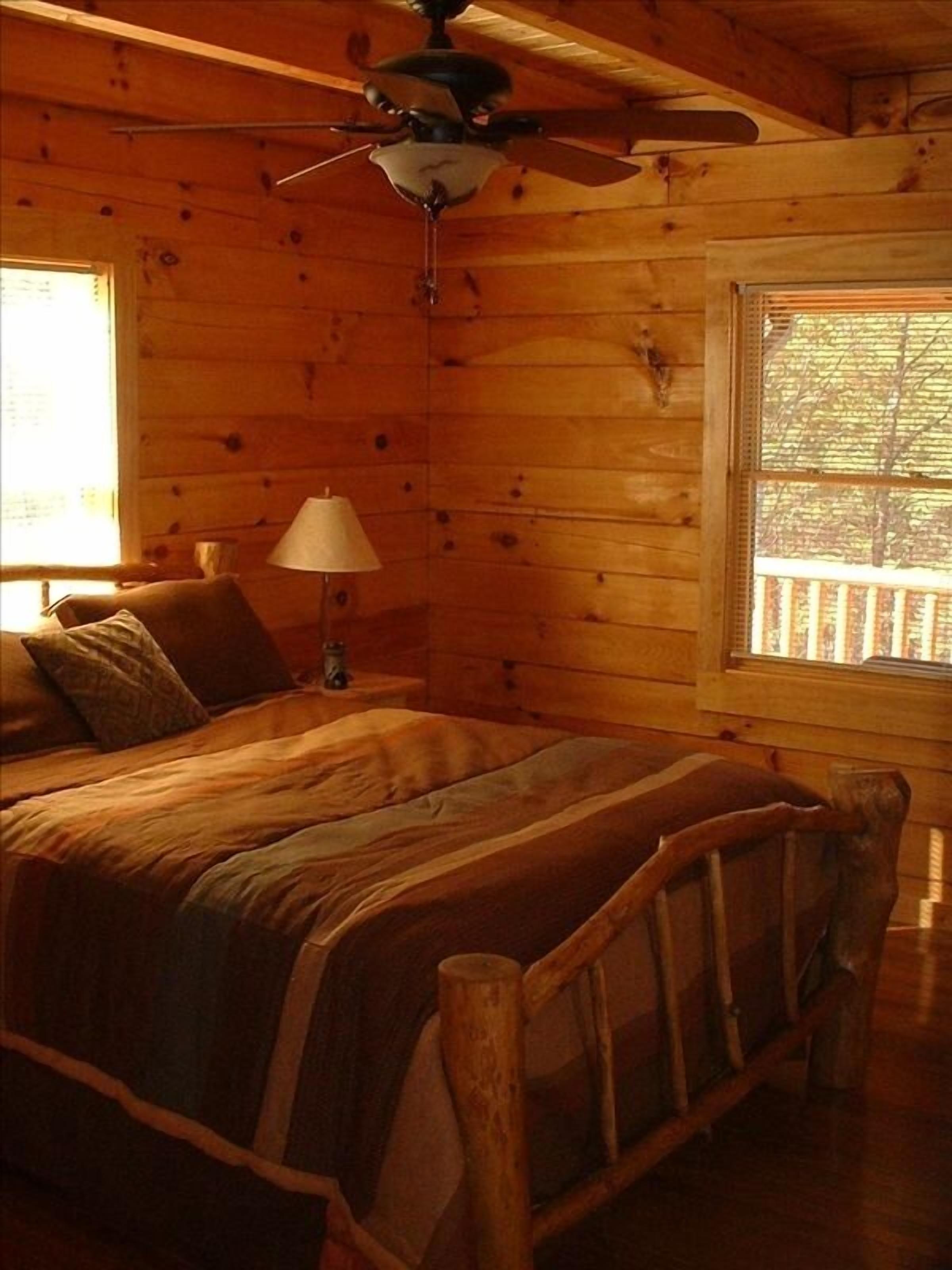  Great community Lake, Beach, Streams and covered MTN view picnic area.