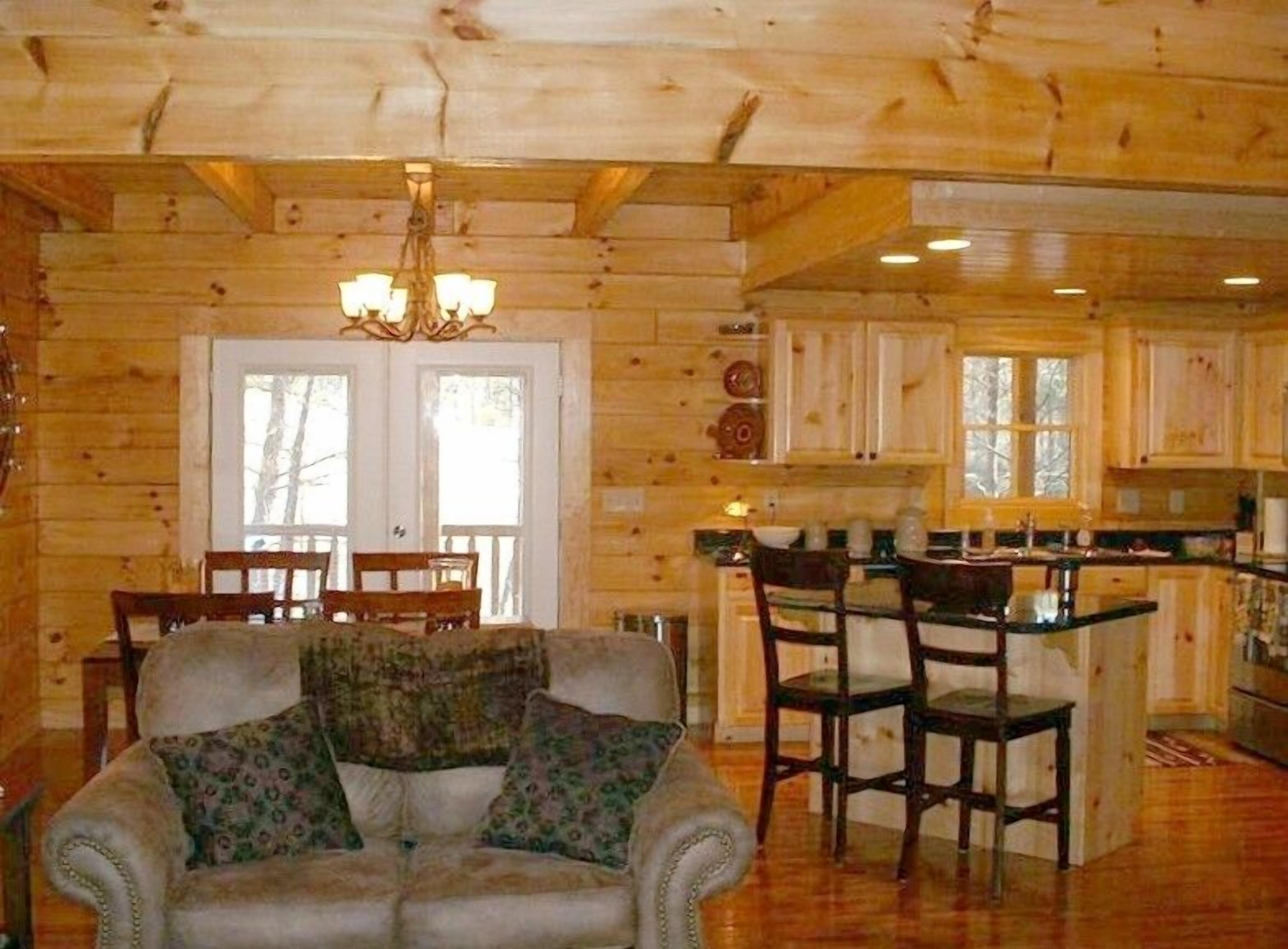  Great community Lake, Beach, Streams and covered MTN view picnic area.