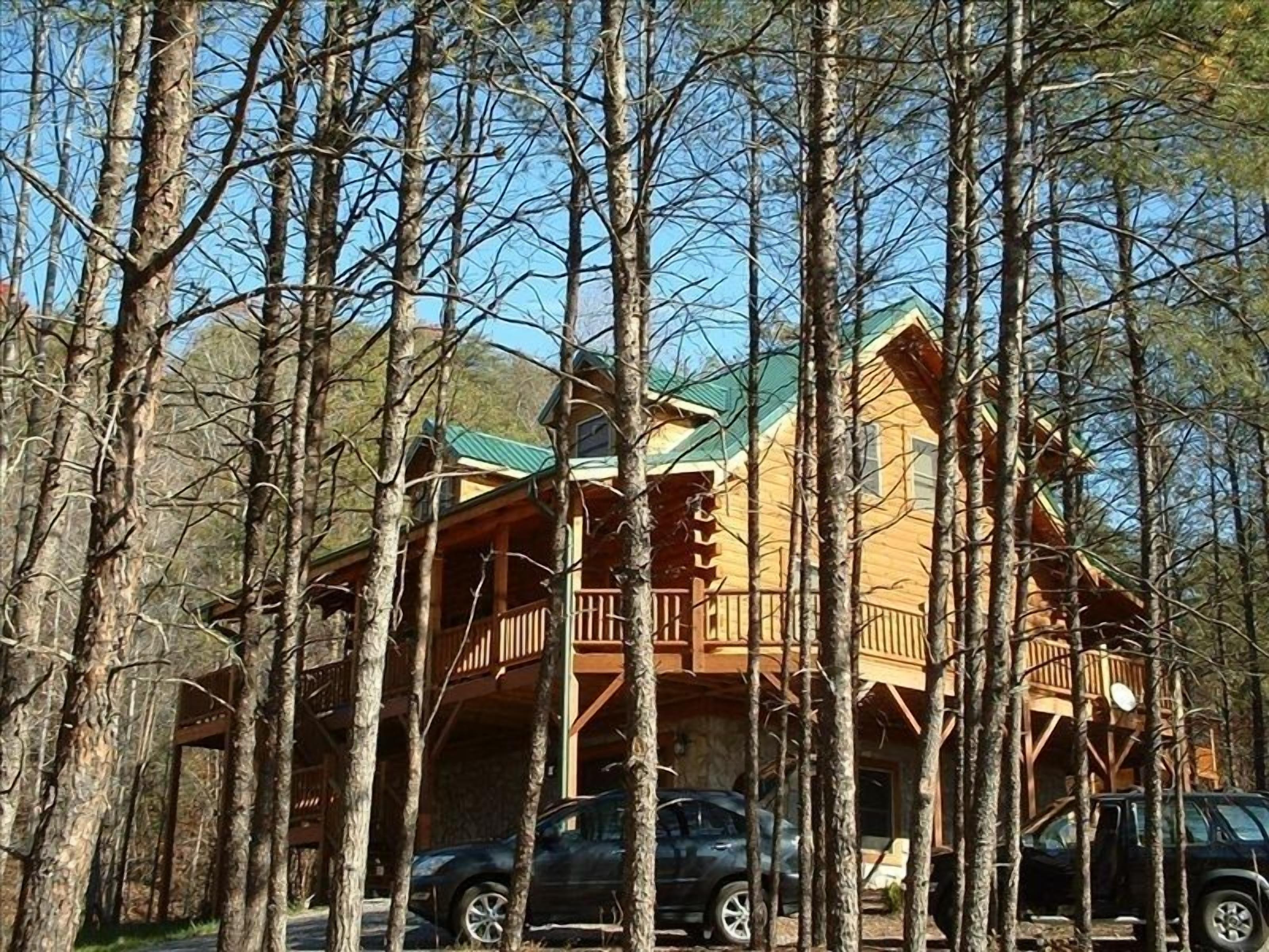  Great community Lake, Beach, Streams and covered MTN view picnic area.