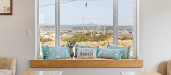 Beautiful 4-bedroom oceanfront house! Ask about longer stay discounts!