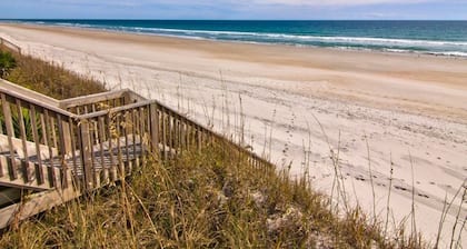 Best Views on the Island! Oceanfront, Sunsets, Boat dock, Elevator, pool, fish!