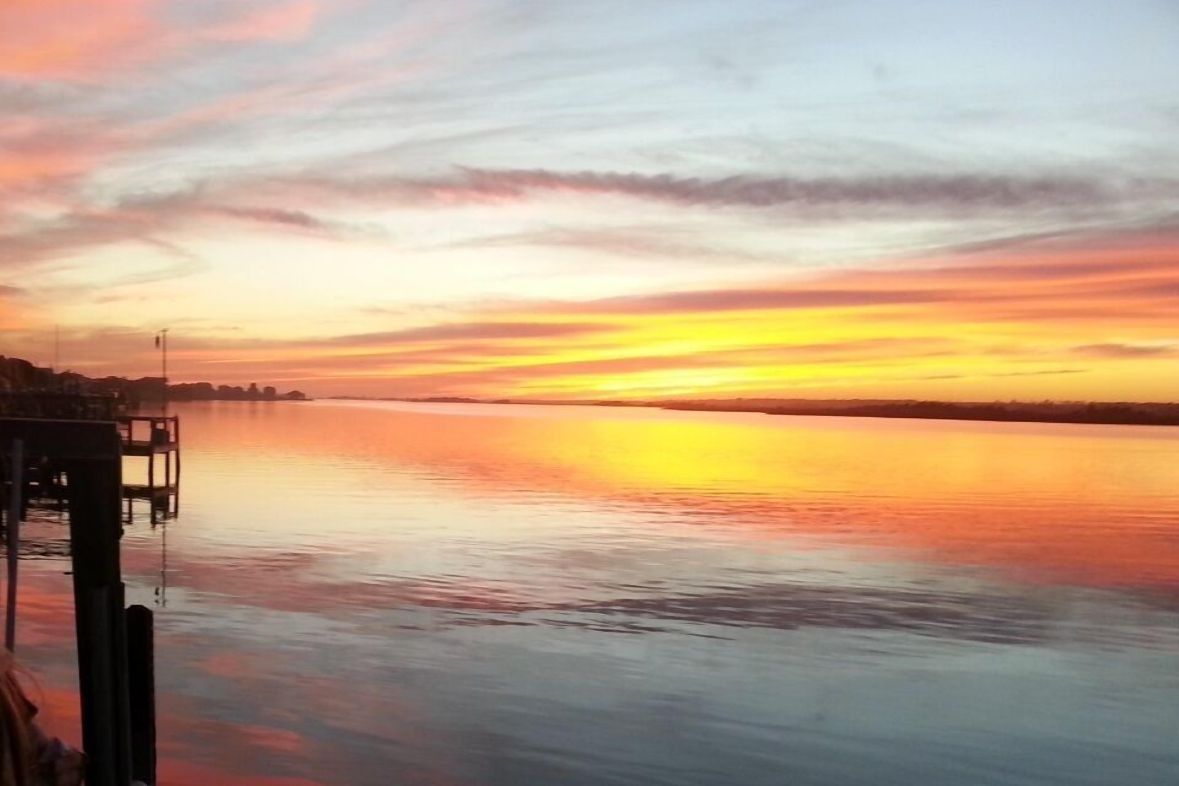 Best Views on the Island! Sunsets,Waterfront, Boat dock, Elevator, pool, fish!