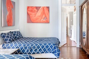 2 soverom, strykejern/-brett, reiseseng for barn og wi-fi (inkludert)