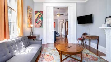 Smart TV, fireplace