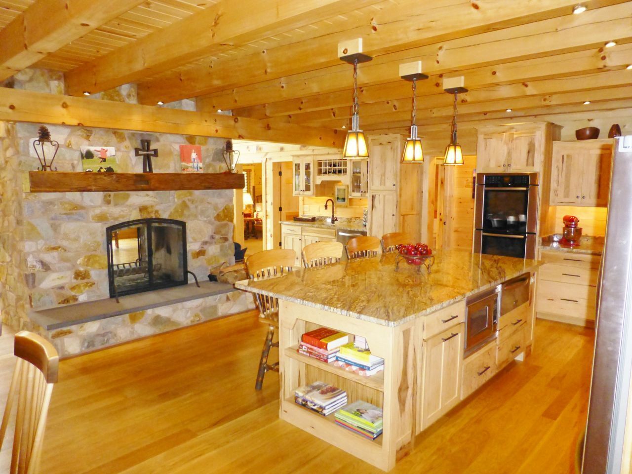 Bear's Paw Lodge - Rustic Mountain Escape