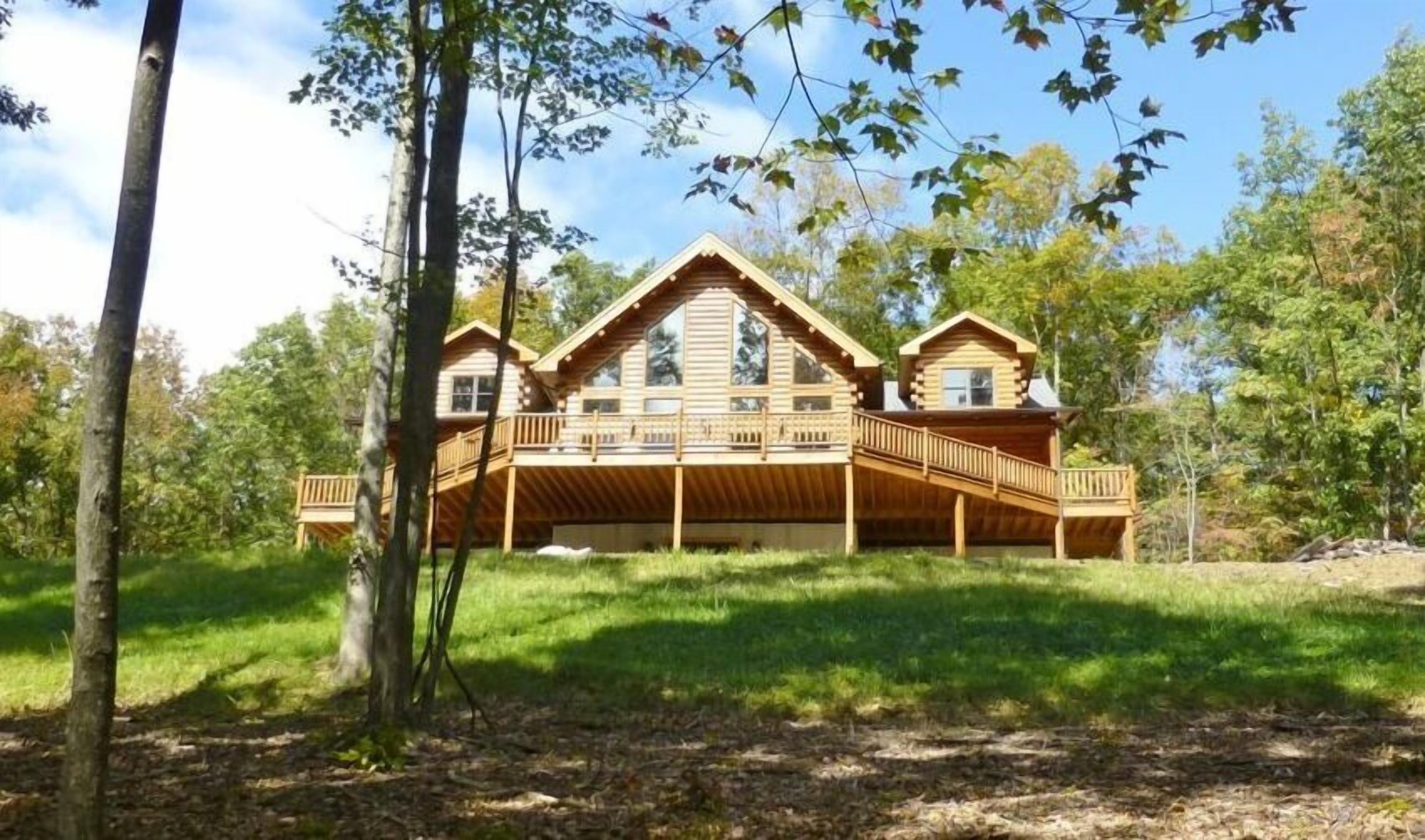 Bear's Paw Lodge - Rustic Mountain Escape