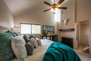 4 bedrooms, iron/ironing board, travel cot, free WiFi -  Luxurious and Modern!  Nicest Townhome in Red Pine (Park City)