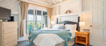 Cottage with Direct Water Access!