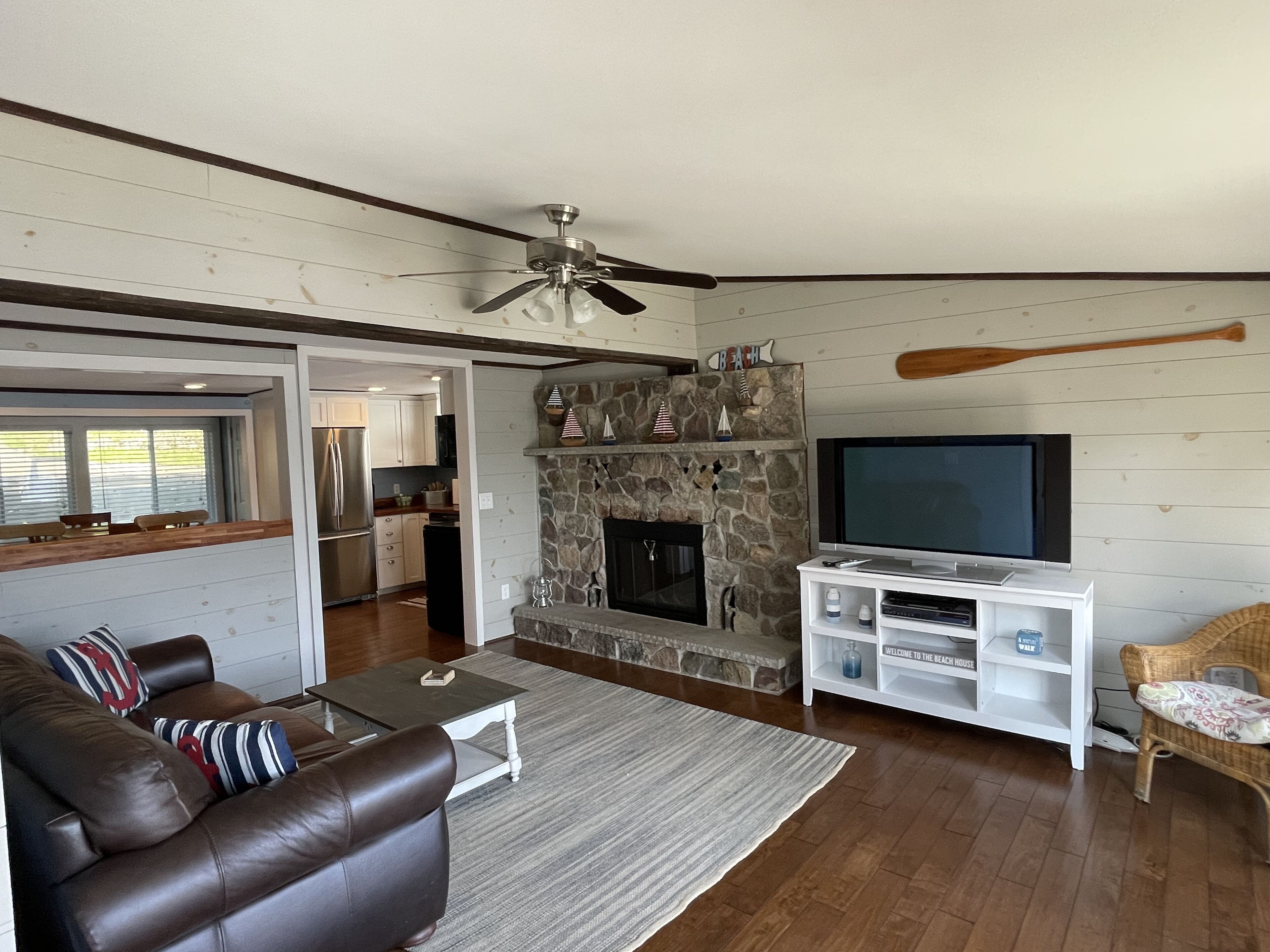 Stoney Beach Cottage on Conesus Lake - Sleeps 12