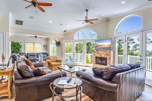 Private Pool 5BR Home w Elevator, Tesla Charger, Bay & Beach Access – Gated SGI