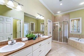 Combined shower/tub, jetted tub, hair dryer, towels
