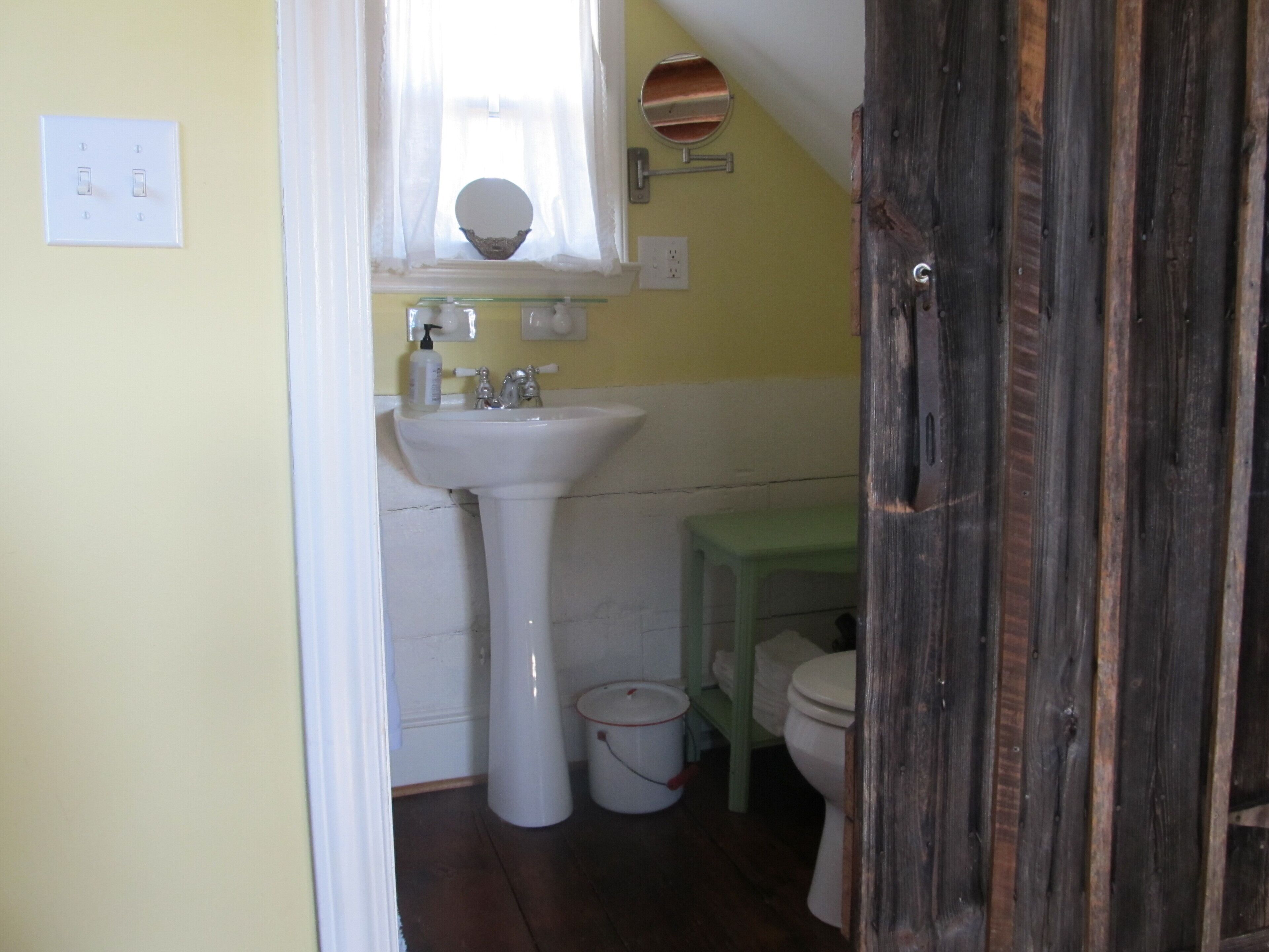 One Bedroom One Bath Cottage On A 250 Acre Cattle Farm.