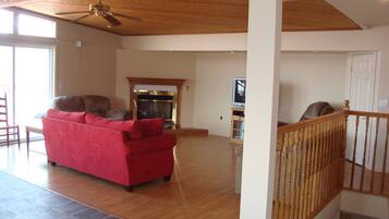 Smart TV, fireplace, DVD player