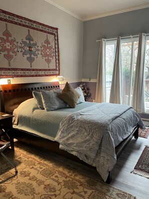 4 bedrooms, desk, iron/ironing board, WiFi