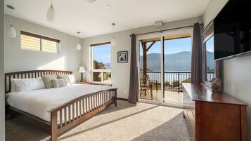 3 bedrooms, iron/ironing board, travel cot, free WiFi