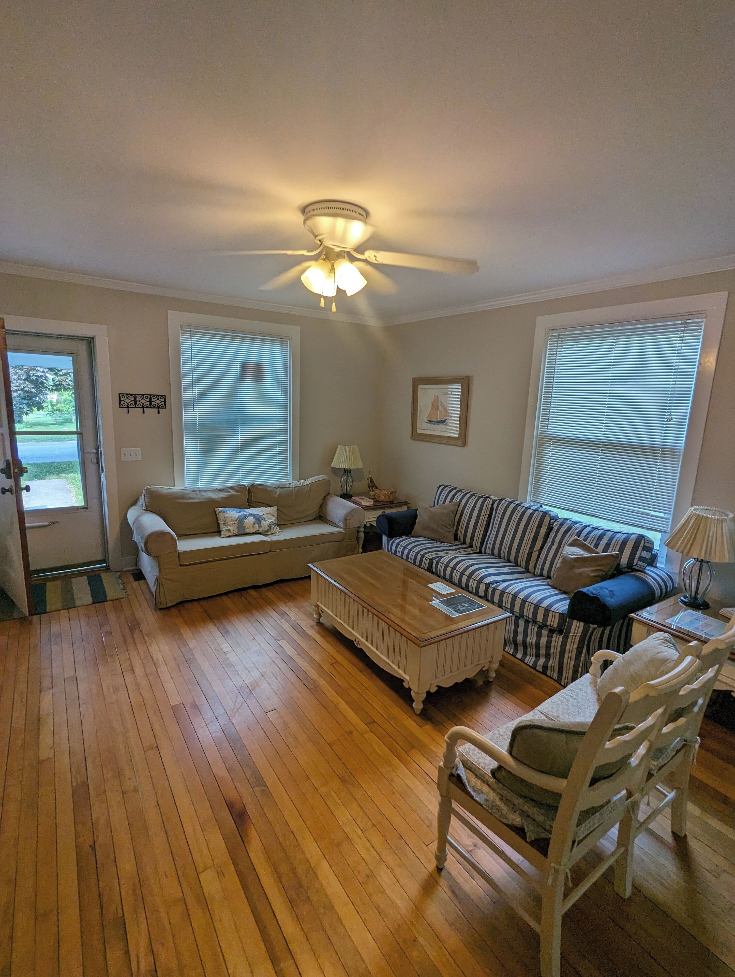 Late August/Labor Day available - cozy, pet-friendly, 3 blocks to Bridge Street!