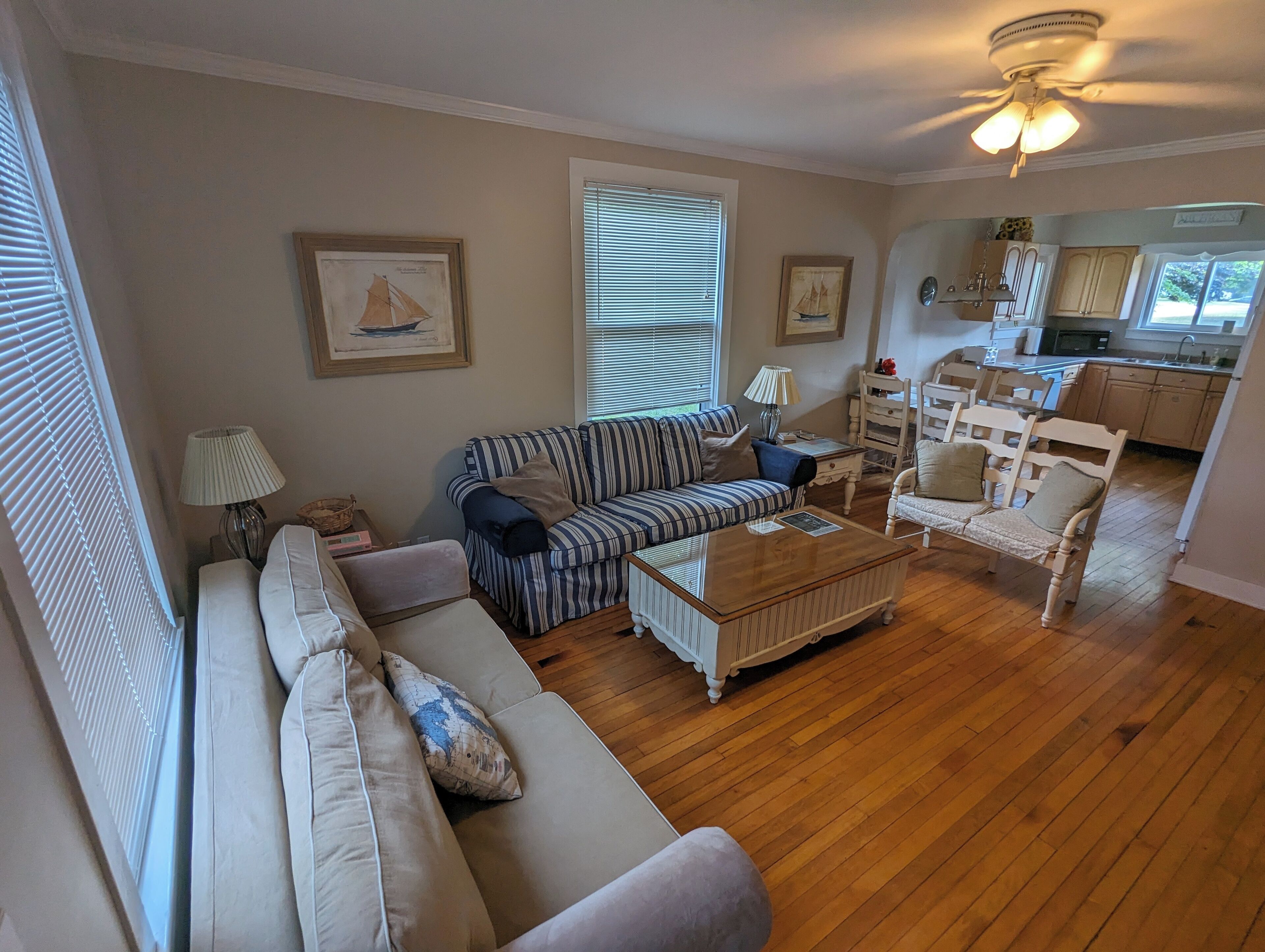 Late August/Labor Day available - cozy, pet-friendly, 3 blocks to Bridge Street!