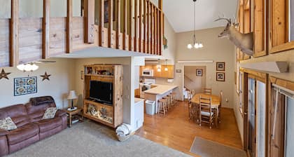 Large private lot. Beautiful cabin with a stream and trout pond!