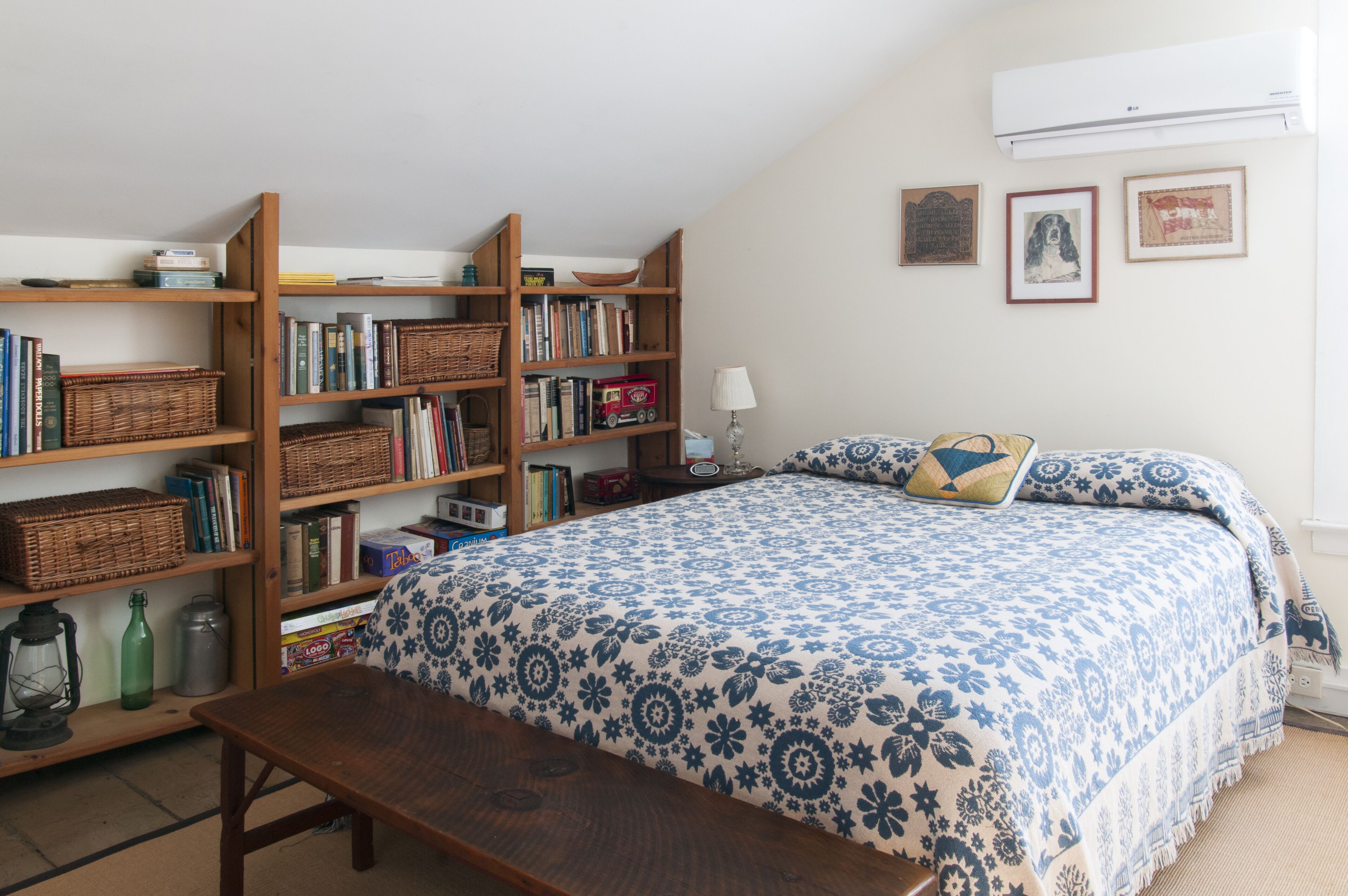 Unbeatable mystical location in the center & Funky decor