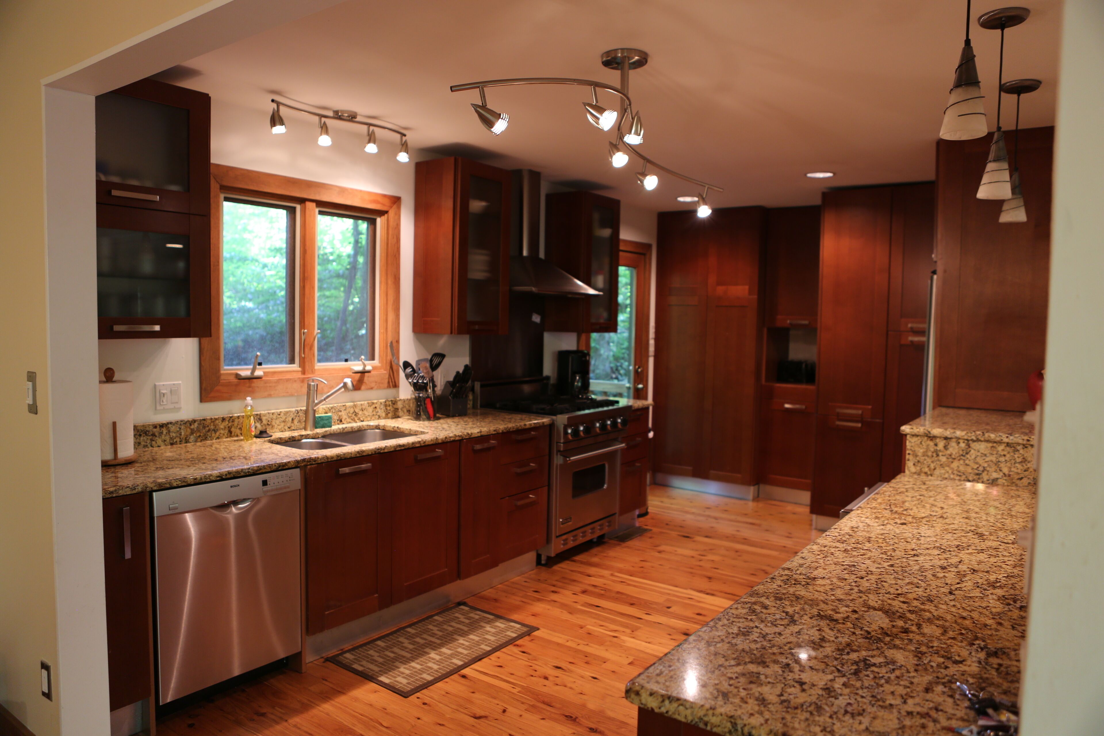 Charming Spacious Chalet Creek Side Corporate Renting in Marietta 