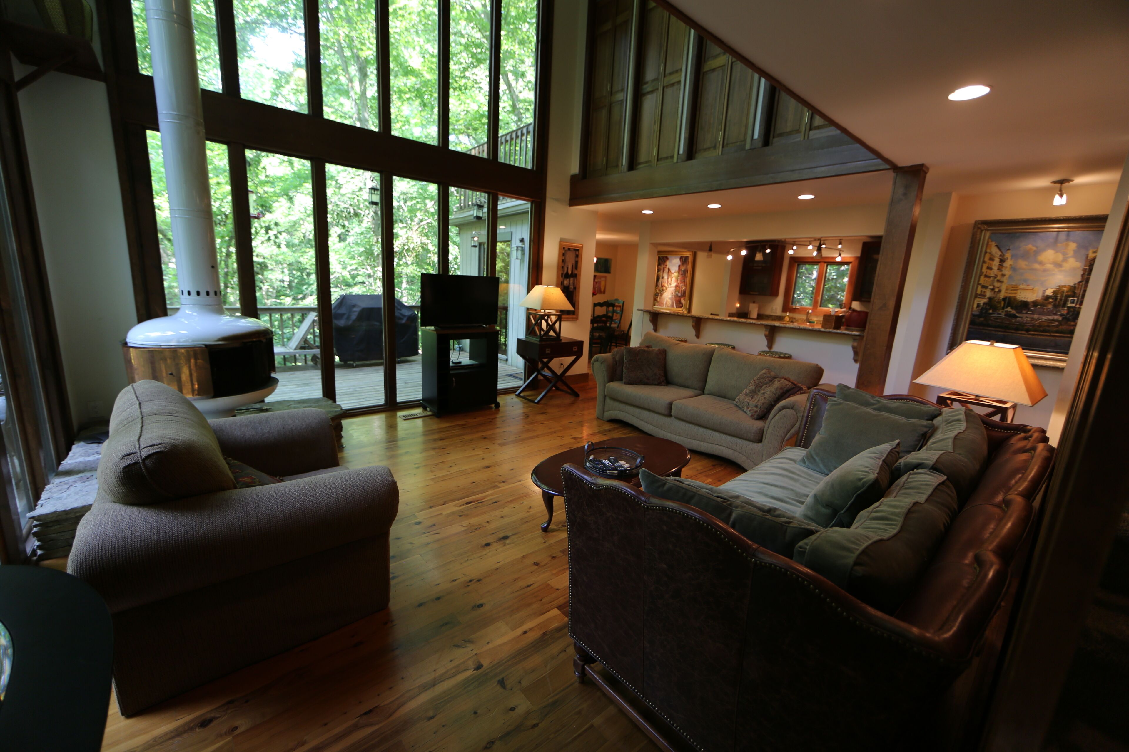 Charming Spacious Chalet Creek Side Corporate Renting in Marietta 