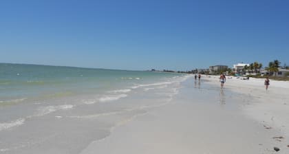 Island Villa con piscina infinita de 33 pies y acceso en bote, visitas de delfines