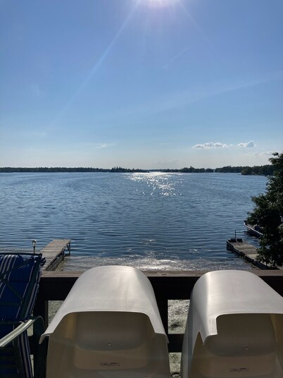 AMAZING VIEWS, DIRECT H20 ACCESS, 2 DOCKS, PRIVATE LANE, 30 MINS TO CANADA