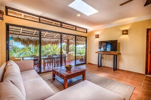 Fernseher, DVD-Player, Arbeitsbereiche