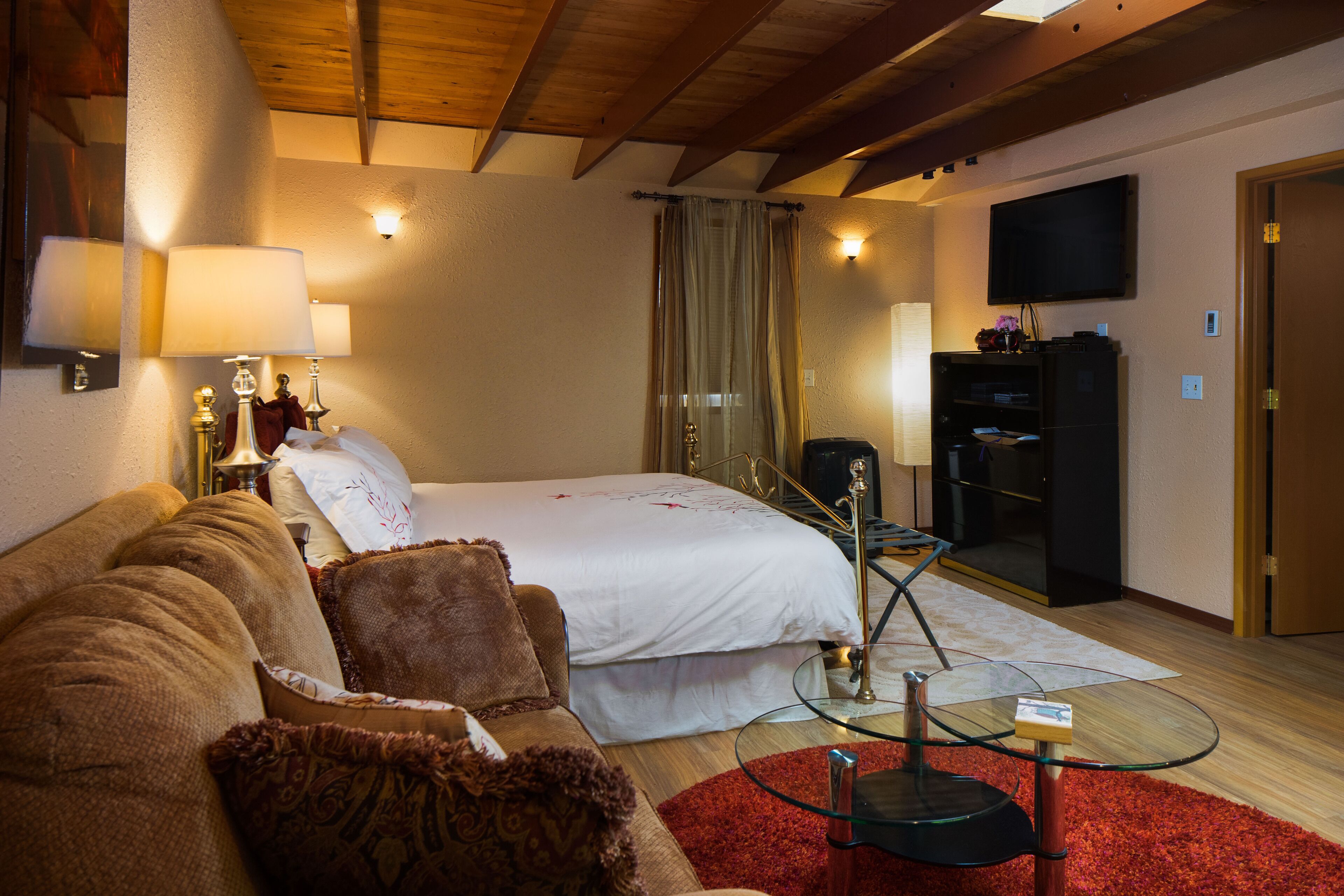 Owl Forest Studio, Romantic & Private with Hot Tub