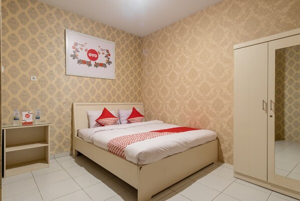 Desk, free WiFi, bed sheets