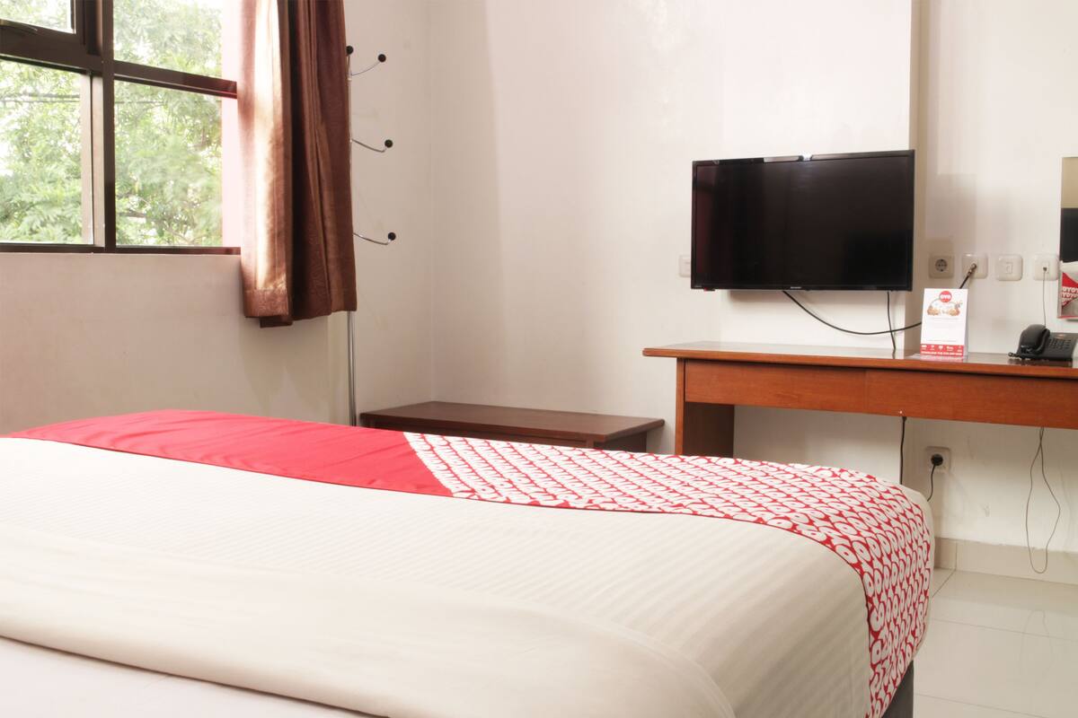 Free WiFi, bed sheets