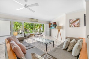 Classic Apartment, 2 Bedrooms, Pool View | Living area